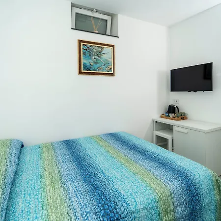 לינה וארוחת בוקר La Minucciola Capri