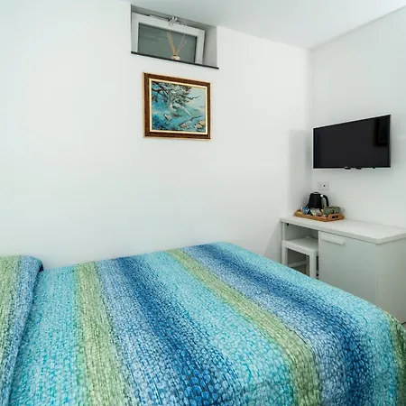 فندق مبيت وإفطار La Minucciola Capri أناكابْري